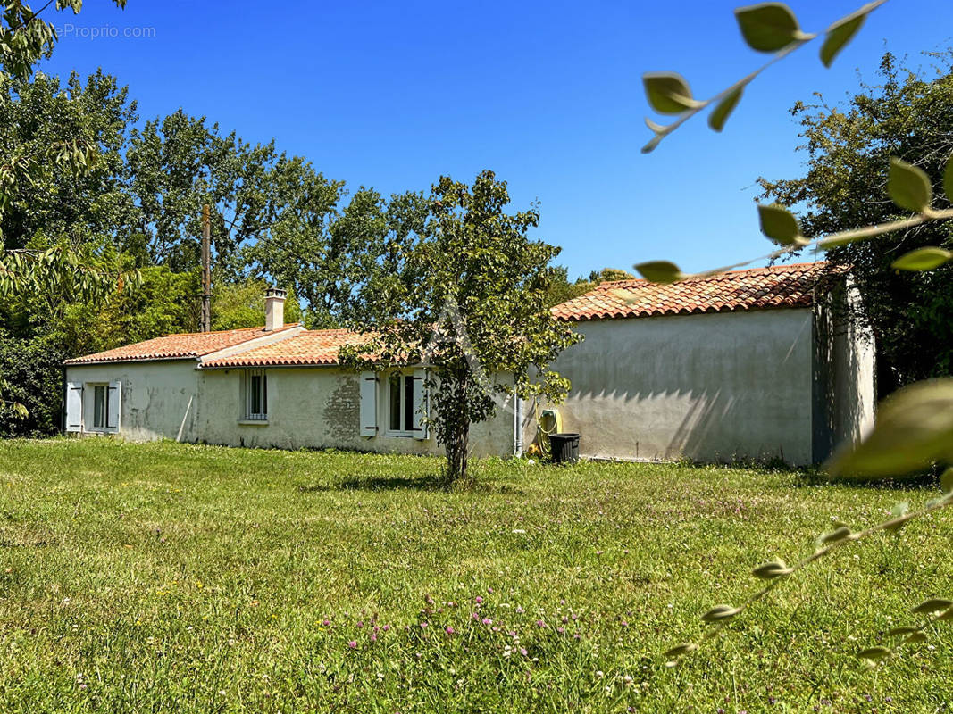 Maison à VOUILLE-LES-MARAIS