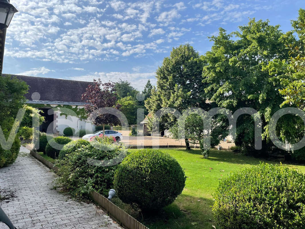 Maison à NEUILLE-LE-LIERRE