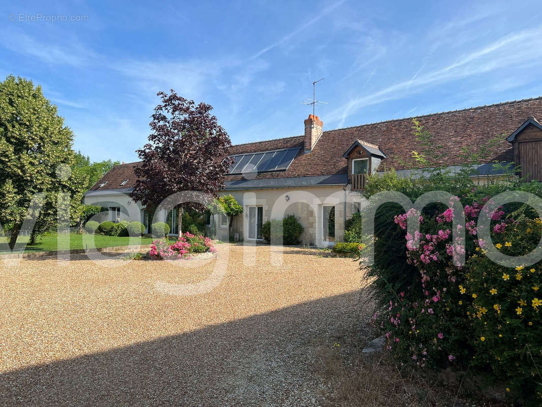 Maison à NEUILLE-LE-LIERRE