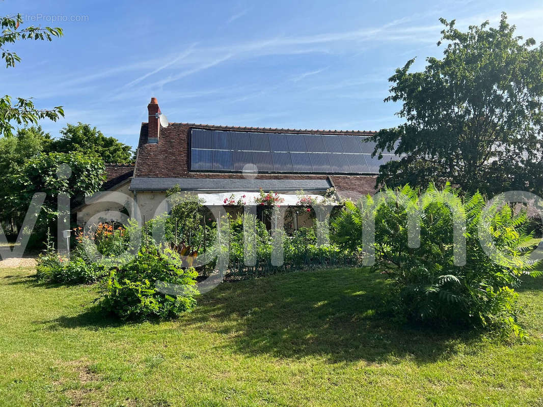 Maison à NEUILLE-LE-LIERRE