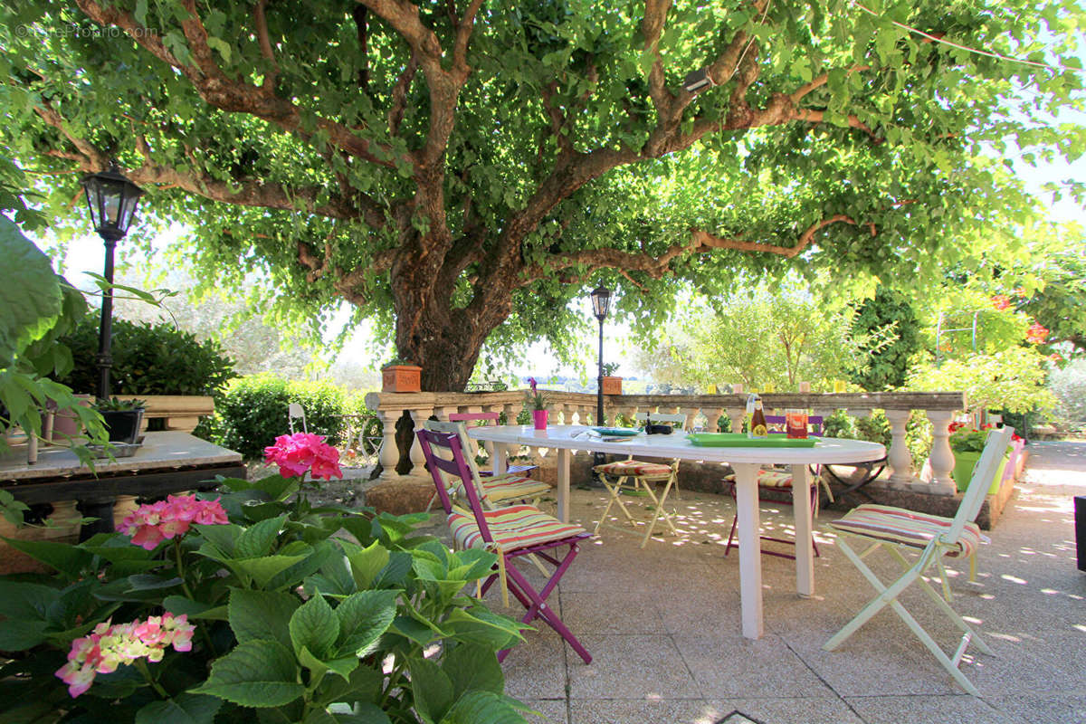 Maison à SAINTE-CECILE-LES-VIGNES