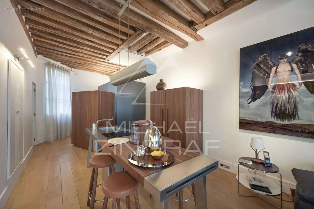 Appartement à PARIS-8E