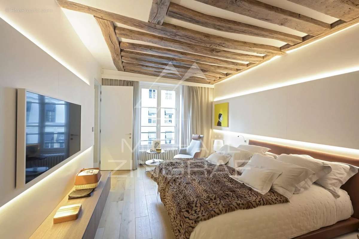 Appartement à PARIS-8E