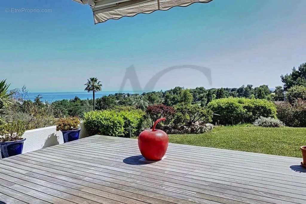 Appartement à VILLENEUVE-LOUBET