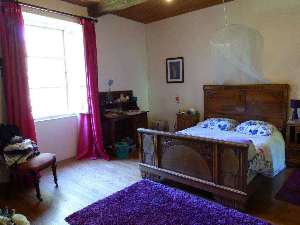 m chambre 1 - Maison à PONSAMPERE