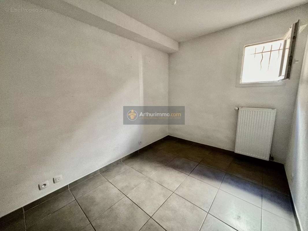 Appartement à ROQUEBRUNE-SUR-ARGENS