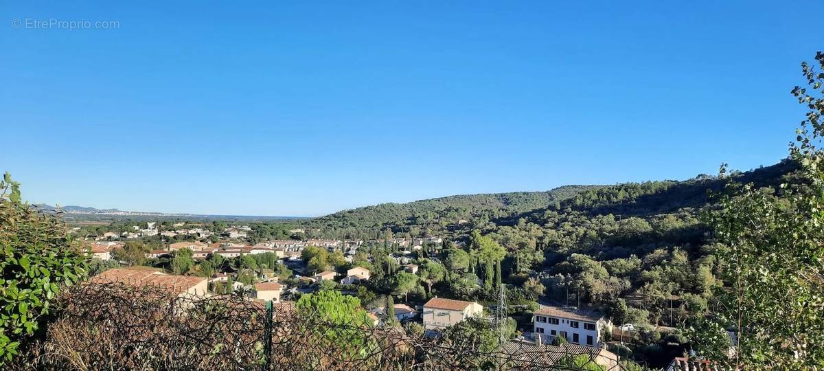 Appartement à ROQUEBRUNE-SUR-ARGENS