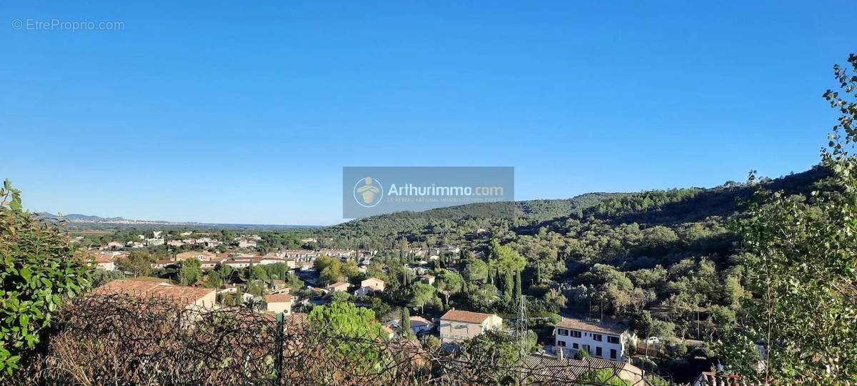 Appartement à ROQUEBRUNE-SUR-ARGENS