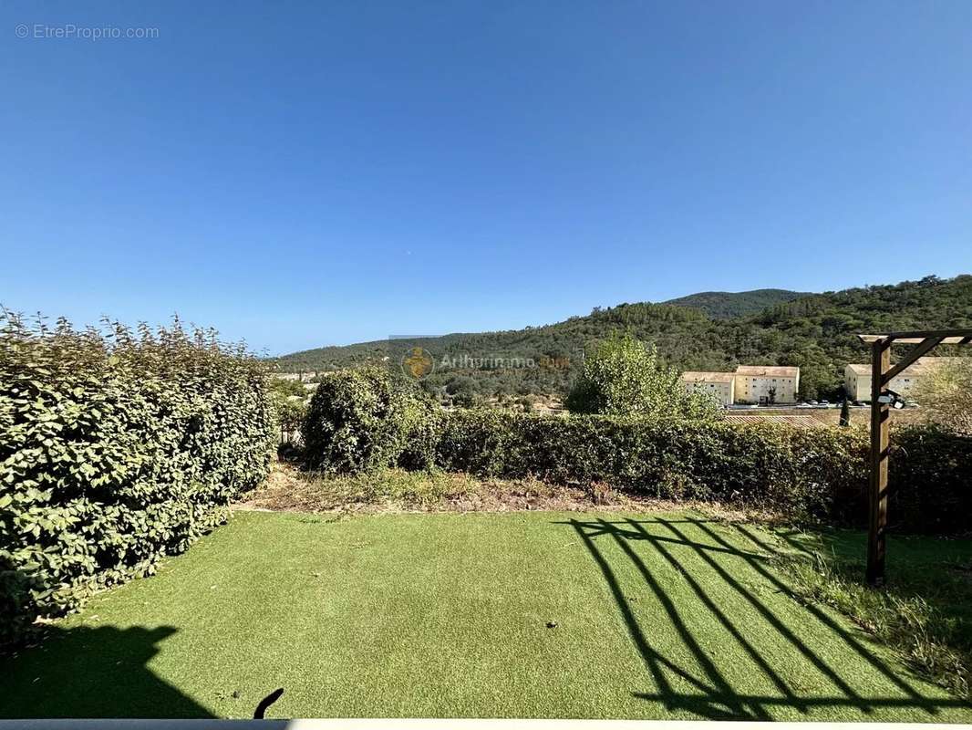 Appartement à ROQUEBRUNE-SUR-ARGENS