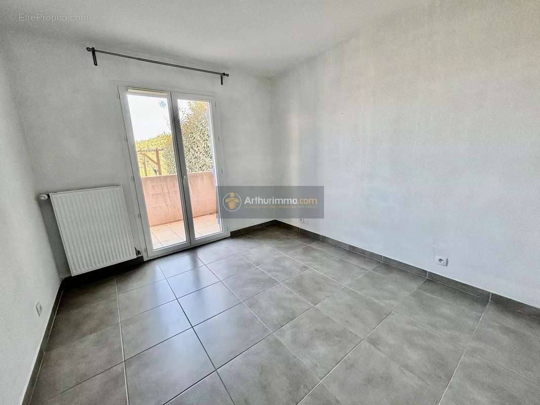 Appartement à ROQUEBRUNE-SUR-ARGENS