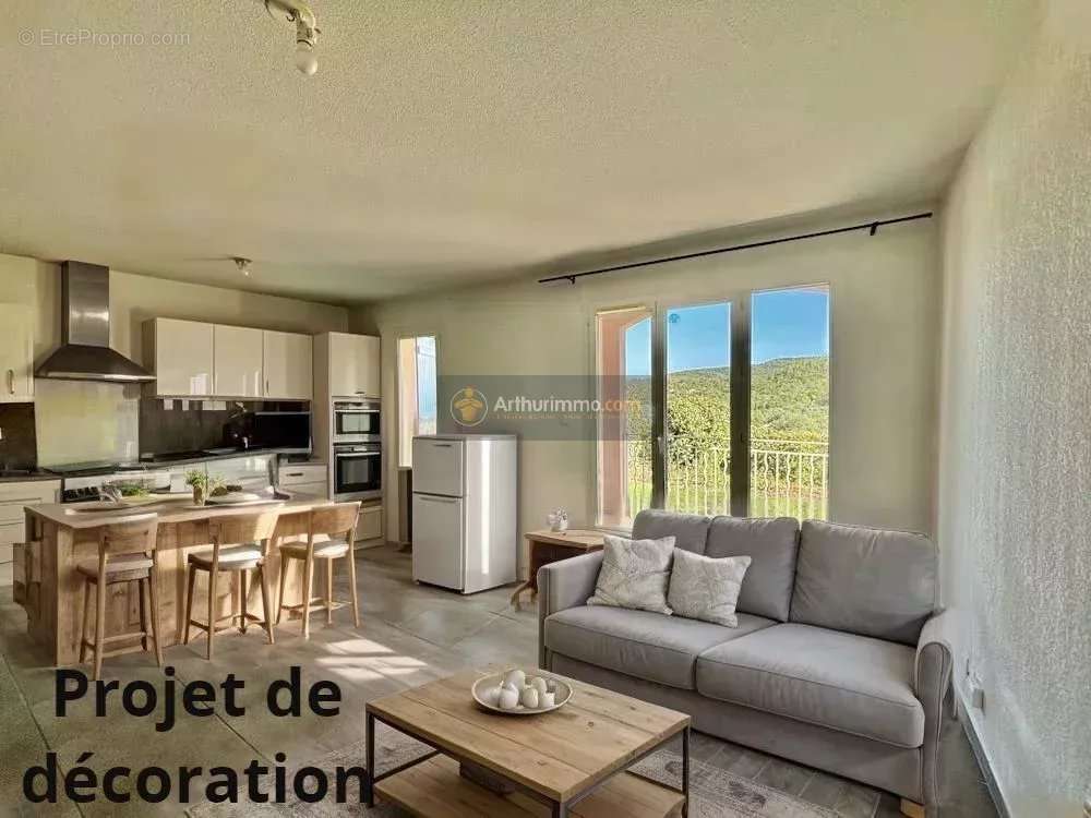 Appartement à ROQUEBRUNE-SUR-ARGENS