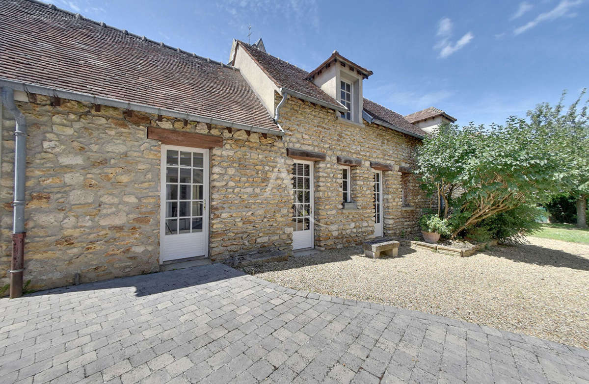 Maison à CHEVRY-COSSIGNY