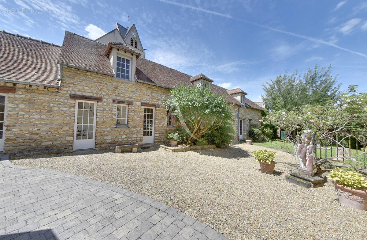 Maison à CHEVRY-COSSIGNY