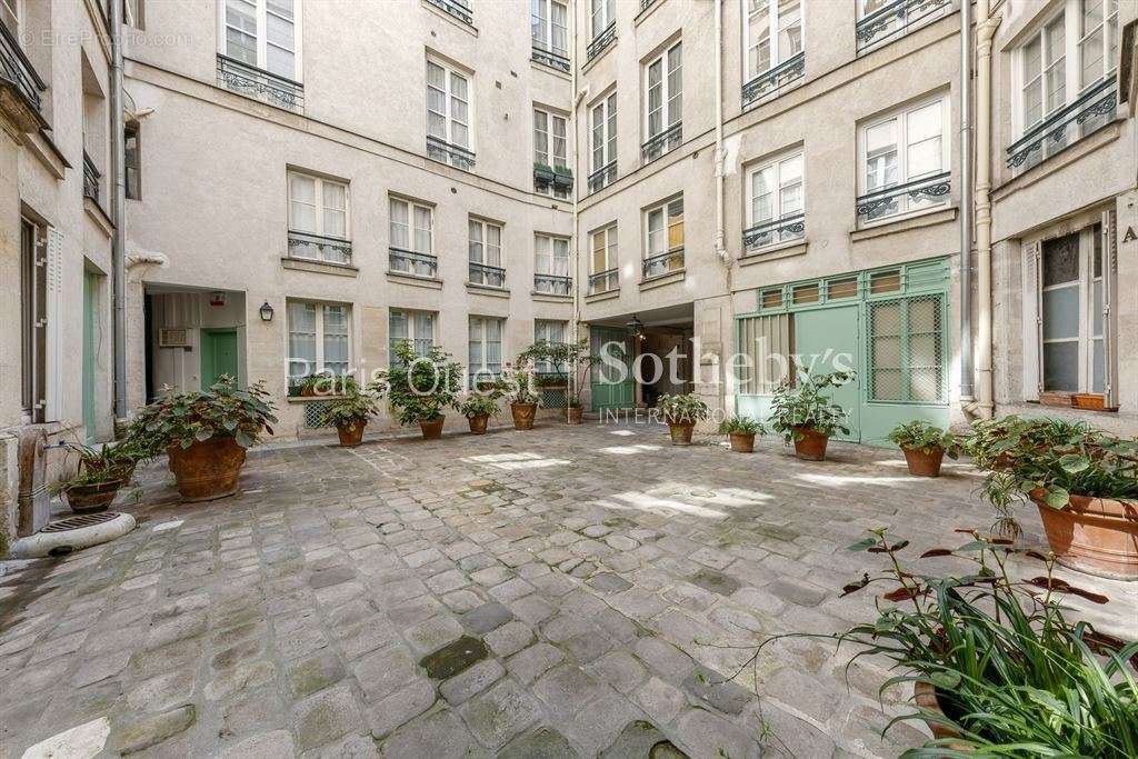 Appartement à PARIS-7E