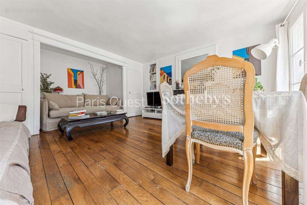 Appartement à PARIS-7E