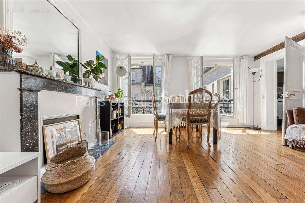 Appartement à PARIS-7E