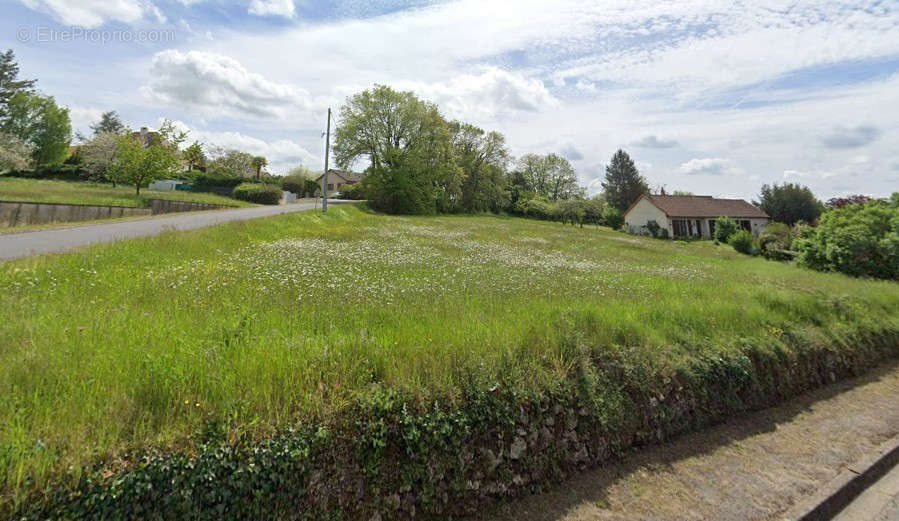 Terrain à SAINT-PIERRE-DE-MAILLE