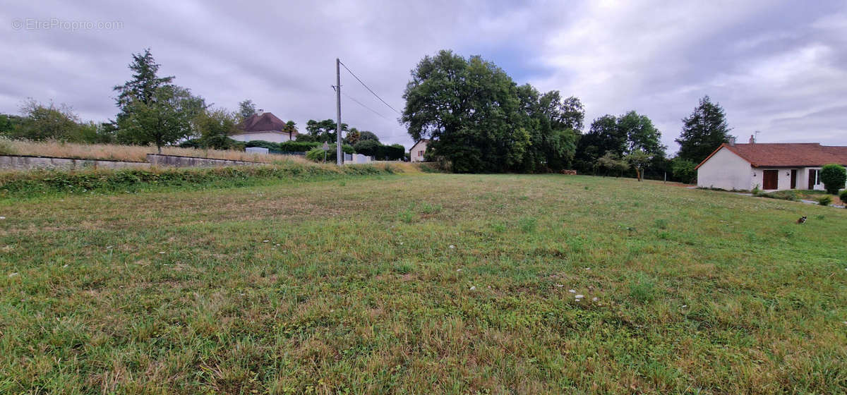 Terrain à SAINT-PIERRE-DE-MAILLE