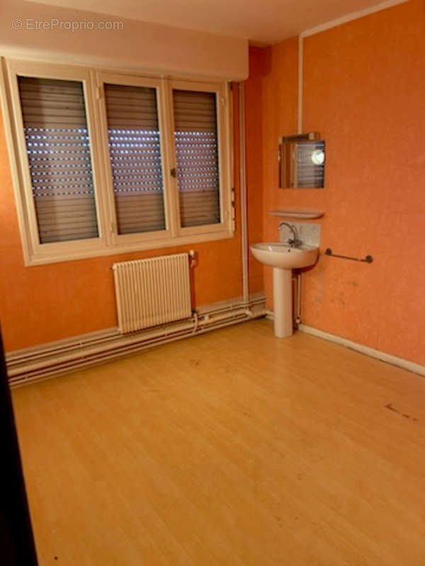 Appartement à CROISILLES