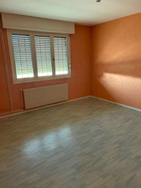 Appartement à CROISILLES