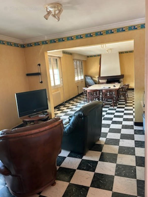 Appartement à CROISILLES