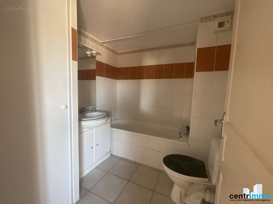 Montpellier Nord Ouest vente appartement F2 duplex Centrimmo salle de bains - Appartement à MONTPELLIER