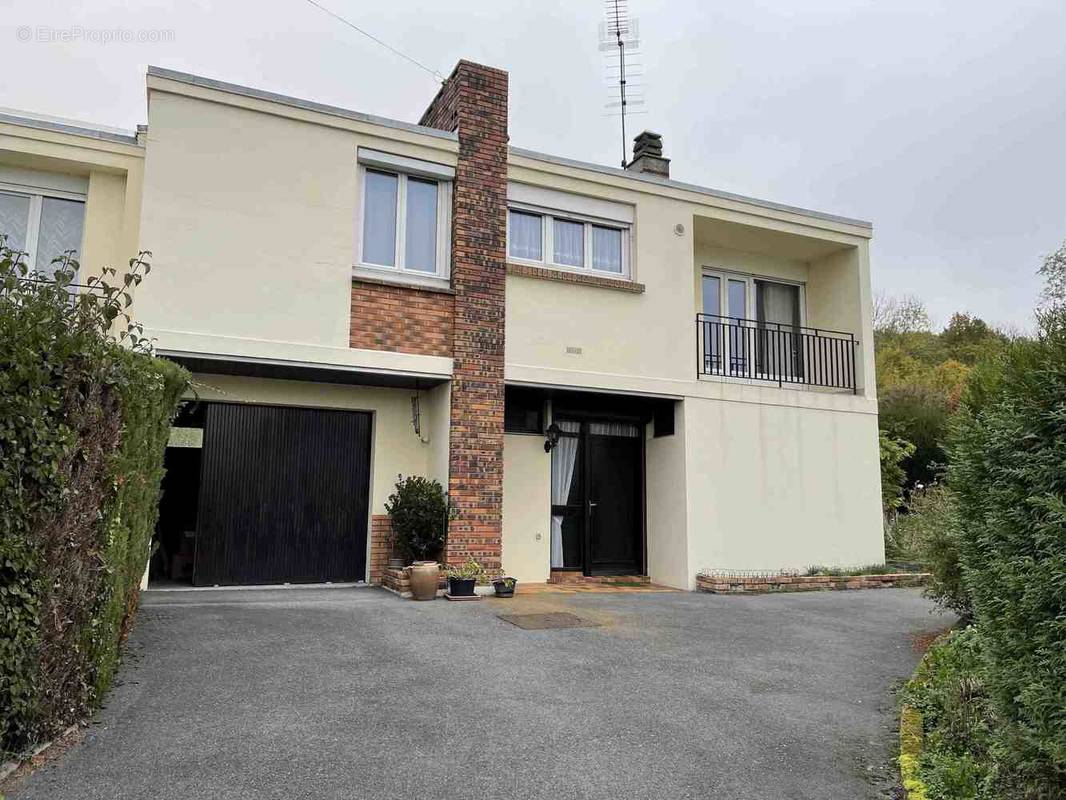 Maison à CONDE-SAINTE-LIBIAIRE