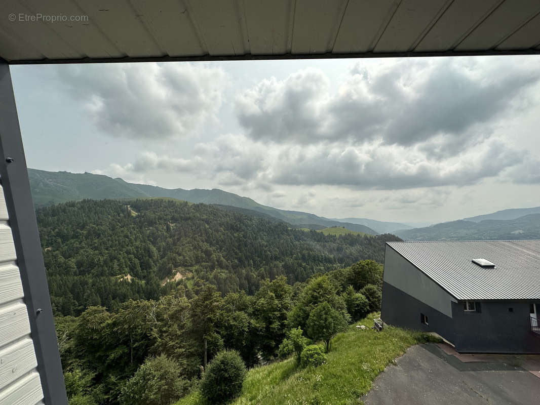 Appartement à VIC-SUR-CERE