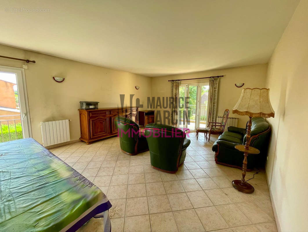 Appartement à PERNES-LES-FONTAINES