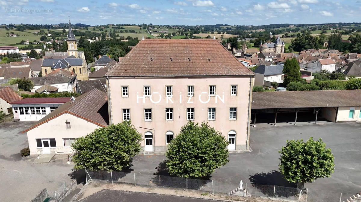 Appartement à LA CLAYETTE