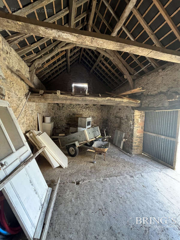 Intérieur Garage - Maison à MESLAY-DU-MAINE