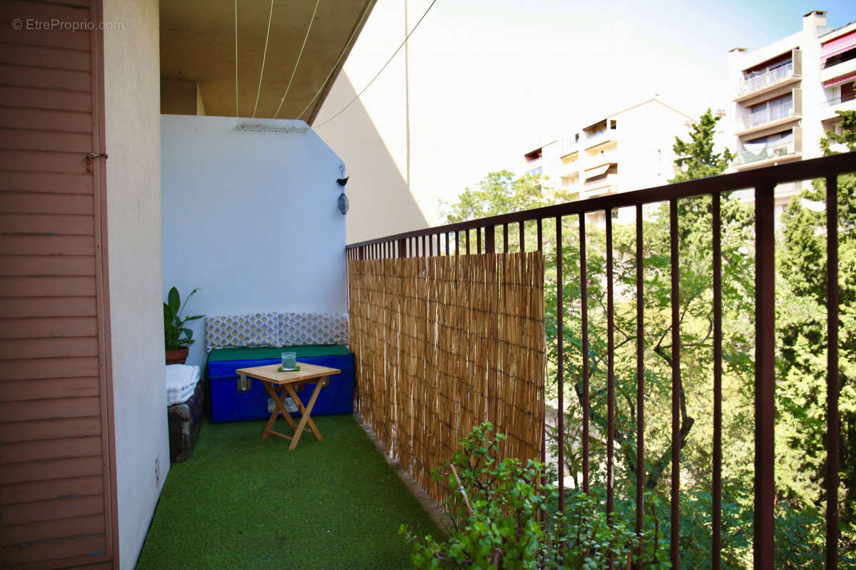 Appartement à MARSEILLE-4E