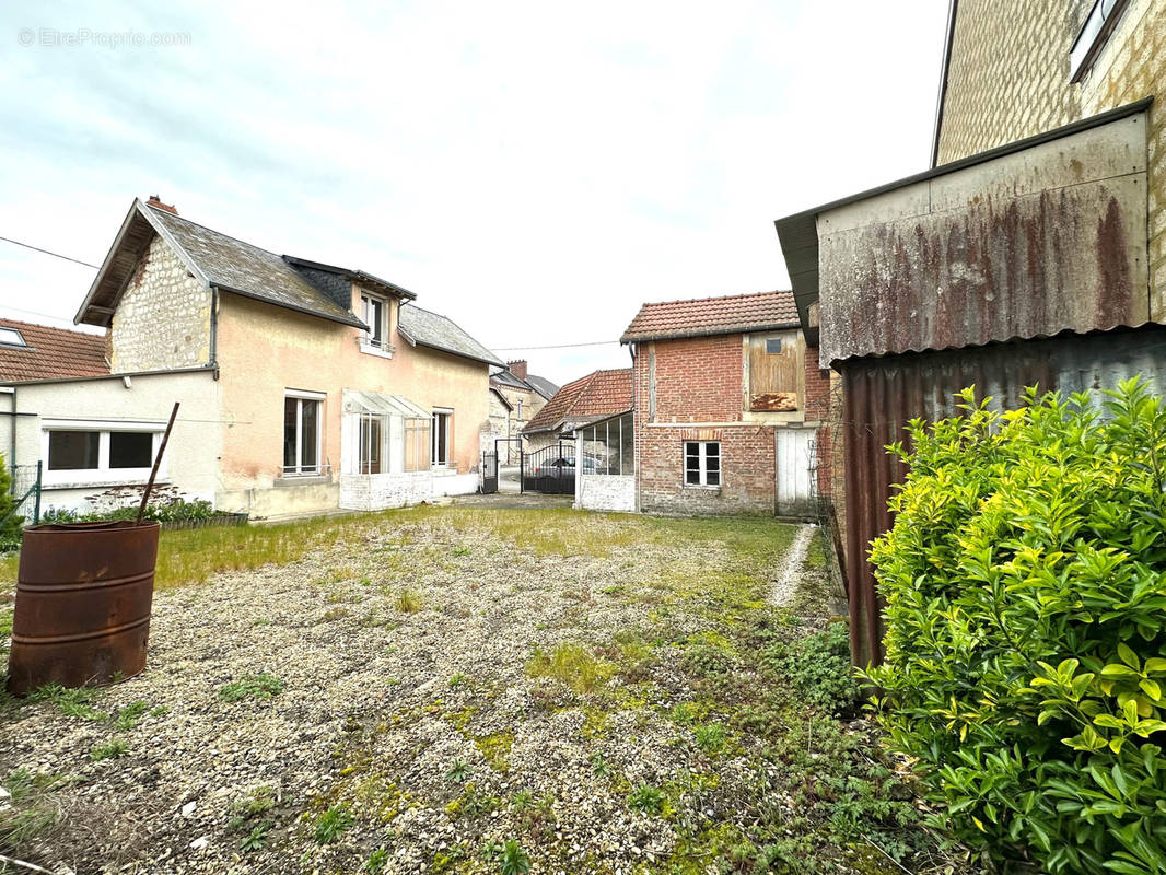 Maison à NEUFCHATEL-SUR-AISNE