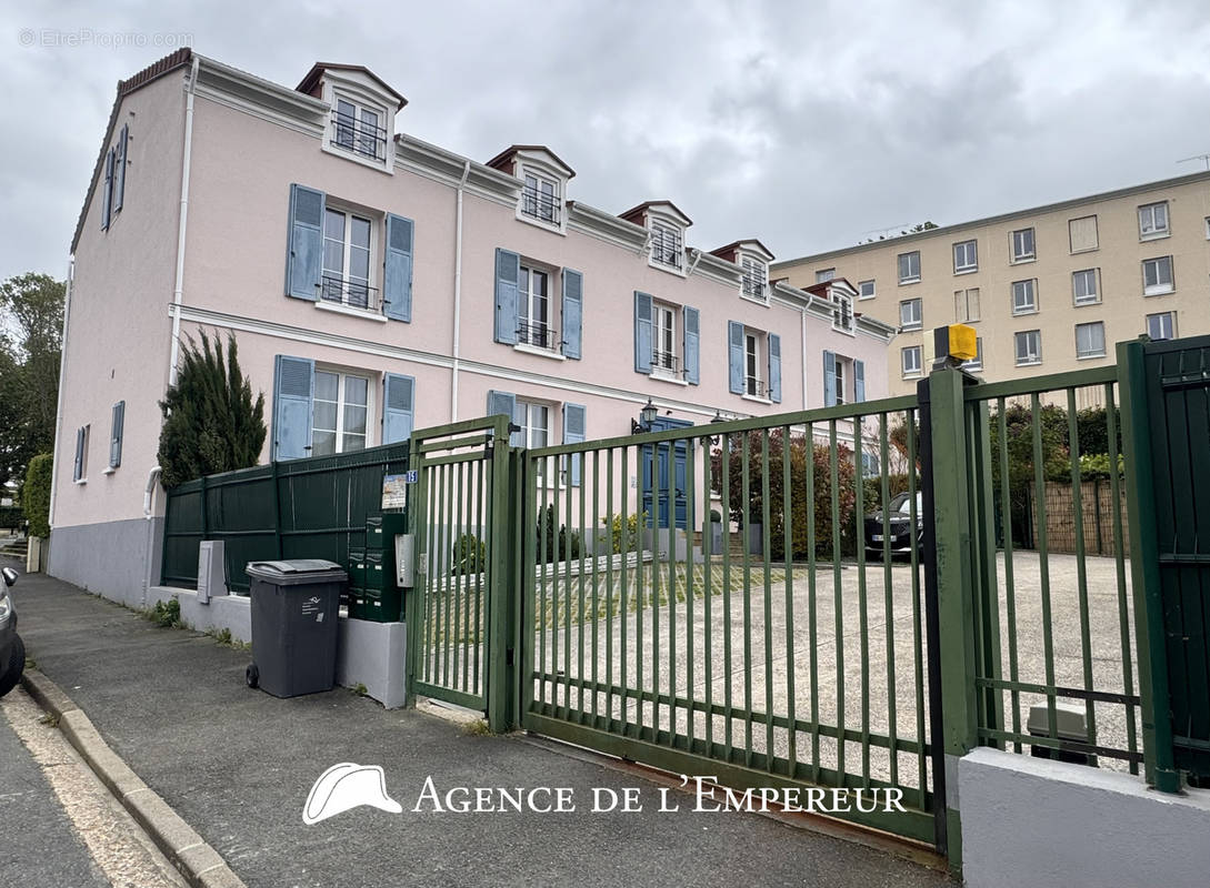 Parking à RUEIL-MALMAISON