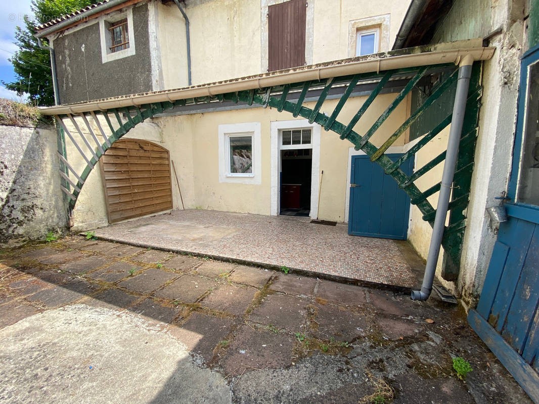 Maison à SAINT-FRONT-SUR-LEMANCE