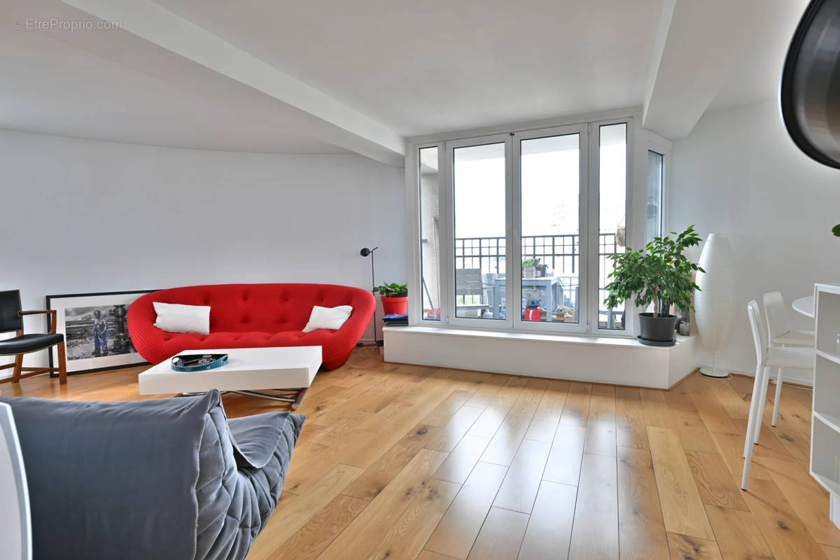 Appartement à COURBEVOIE