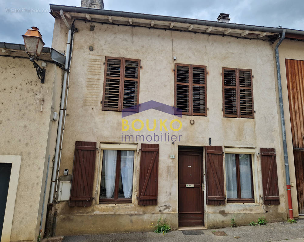 Maison à LAY-SAINT-CHRISTOPHE