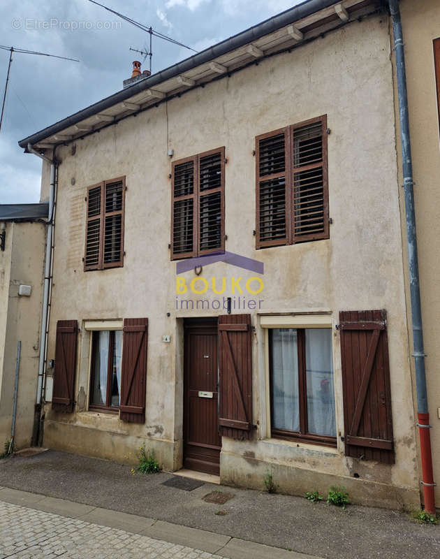 Maison à LAY-SAINT-CHRISTOPHE