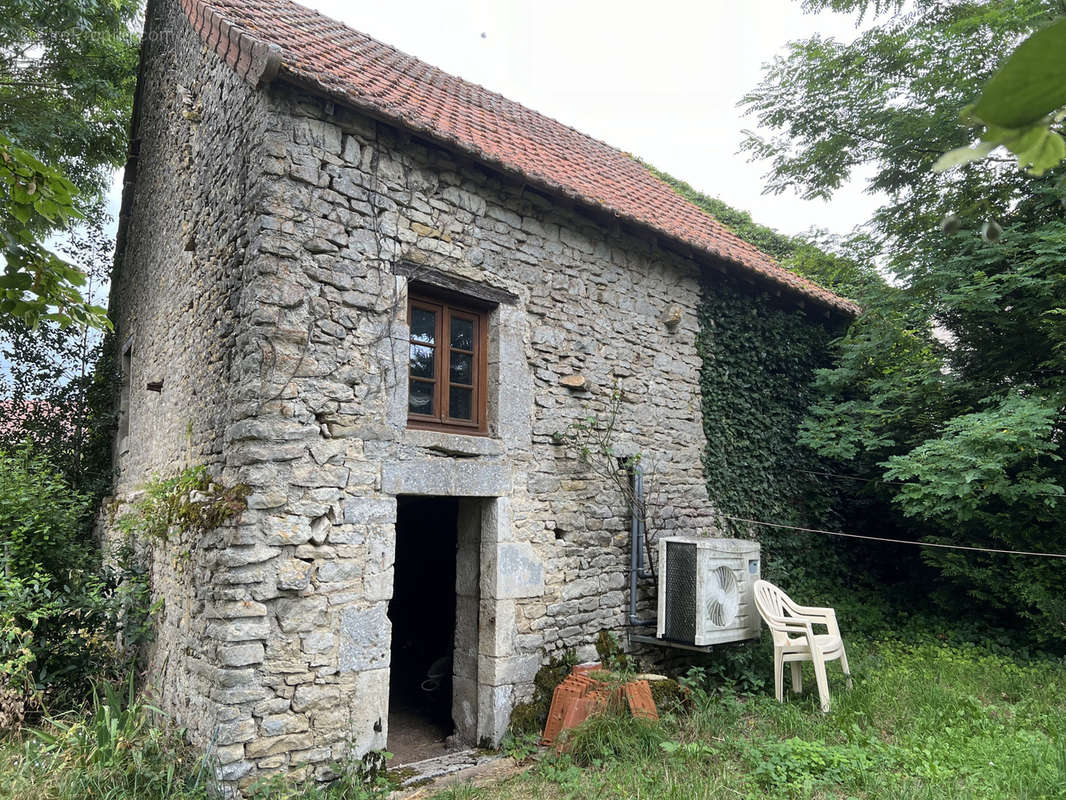 Maison à MONTCEAU-ET-ECHARNANT