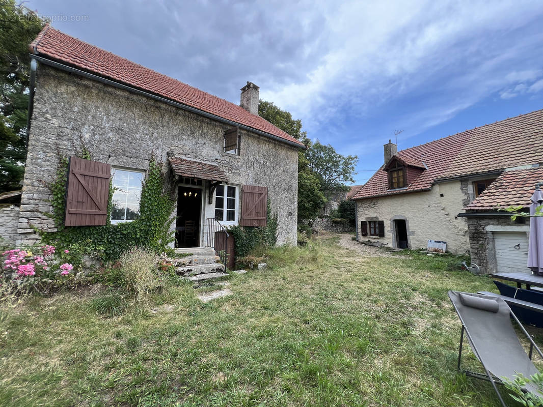 Maison à MONTCEAU-ET-ECHARNANT