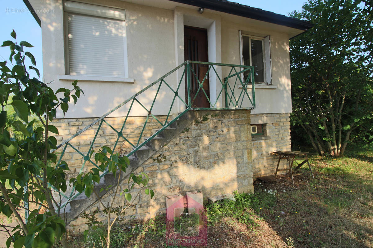 Maison à PUY-L&#039;EVEQUE