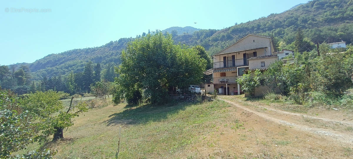 Maison à ENTREVAUX