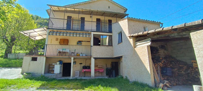 Maison à ENTREVAUX