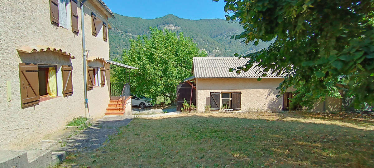 Maison à ENTREVAUX