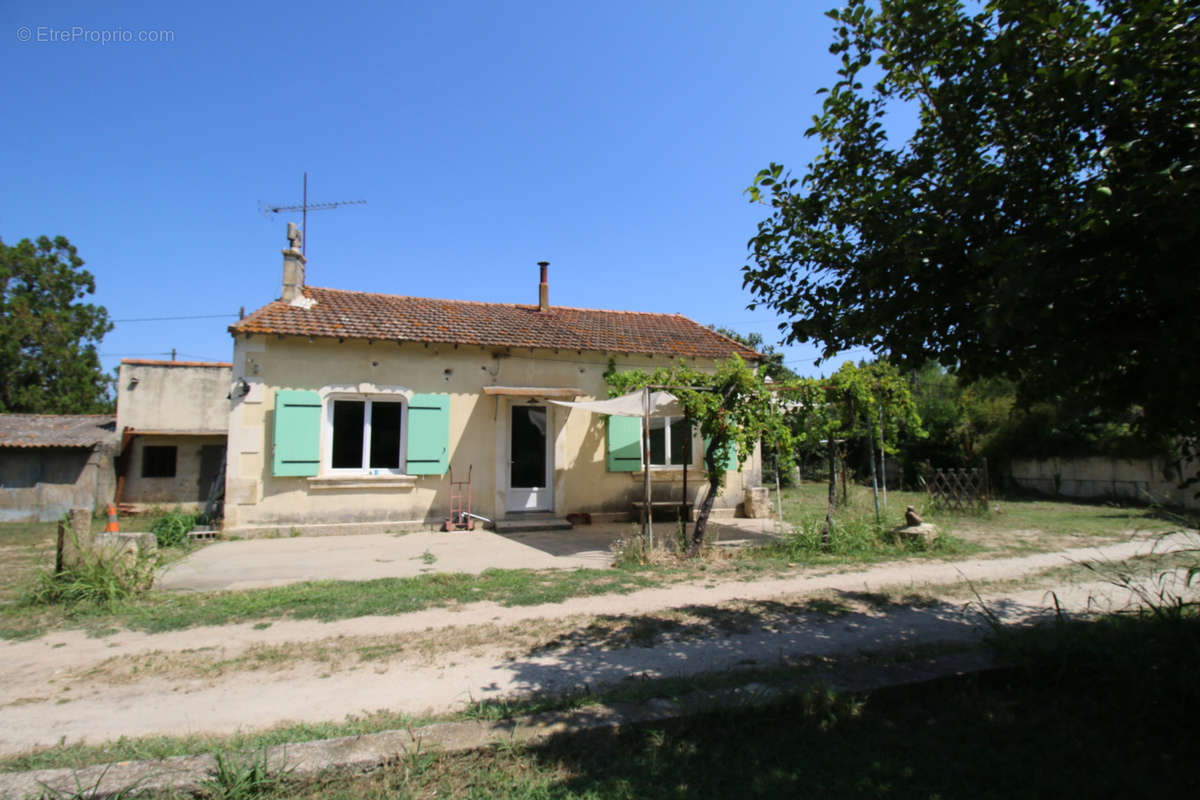 Maison à FONTVIEILLE