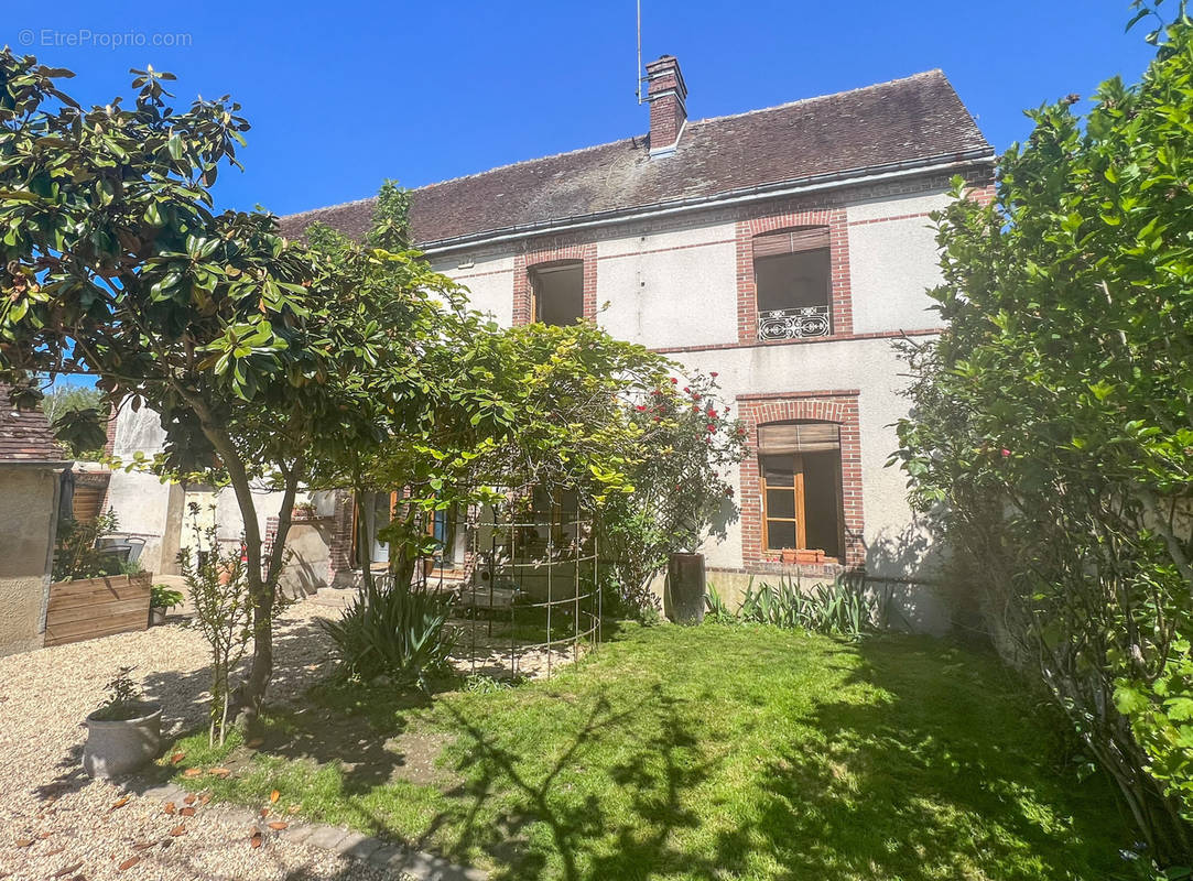 Maison à MEZIERES-EN-DROUAIS