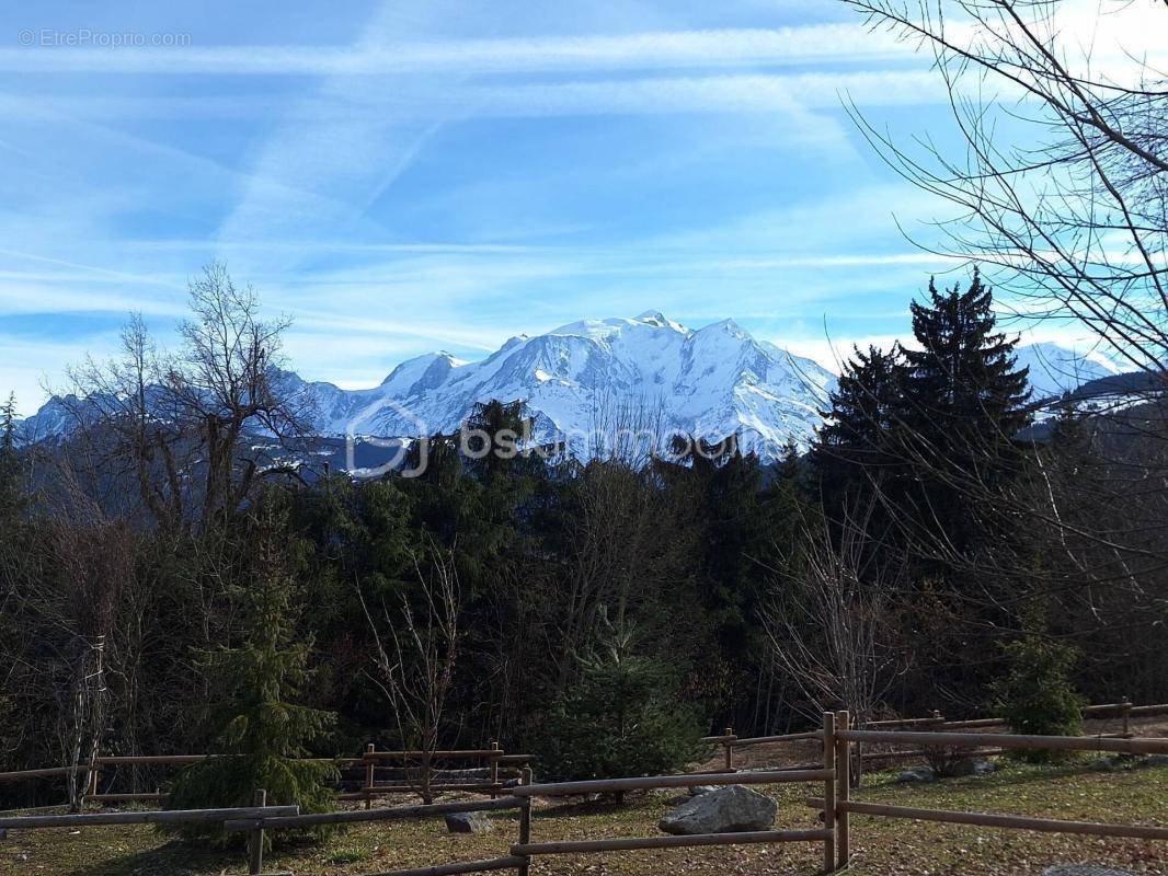 Terrain à COMBLOUX