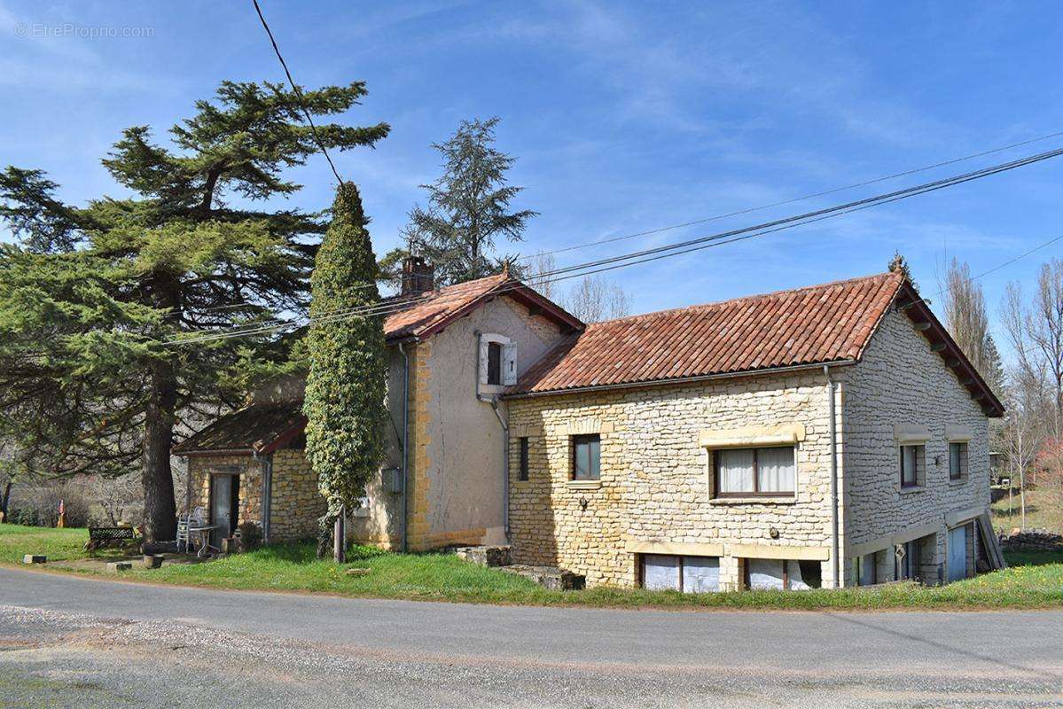 Maison à SAINT-GENIES