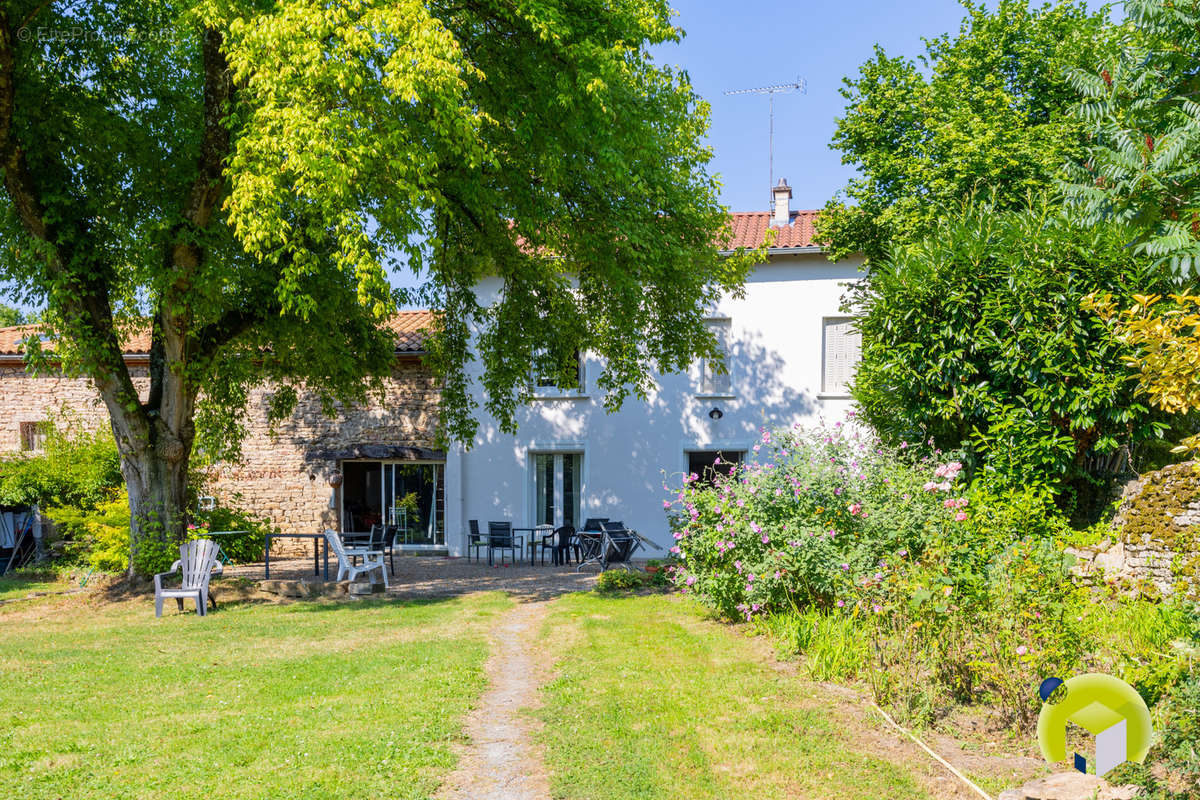 Maison à VARENNES-LES-MACON