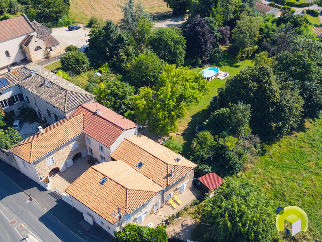 Maison à VARENNES-LES-MACON